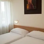 Aurora فندق