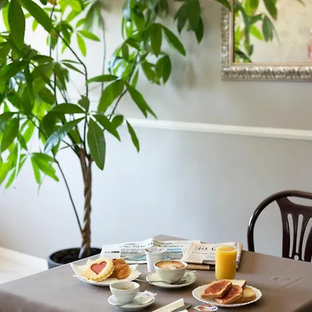 Aurora מלון קסטנאזו