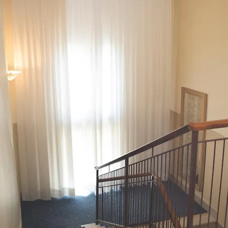 Aurora 2* קסטנאזו